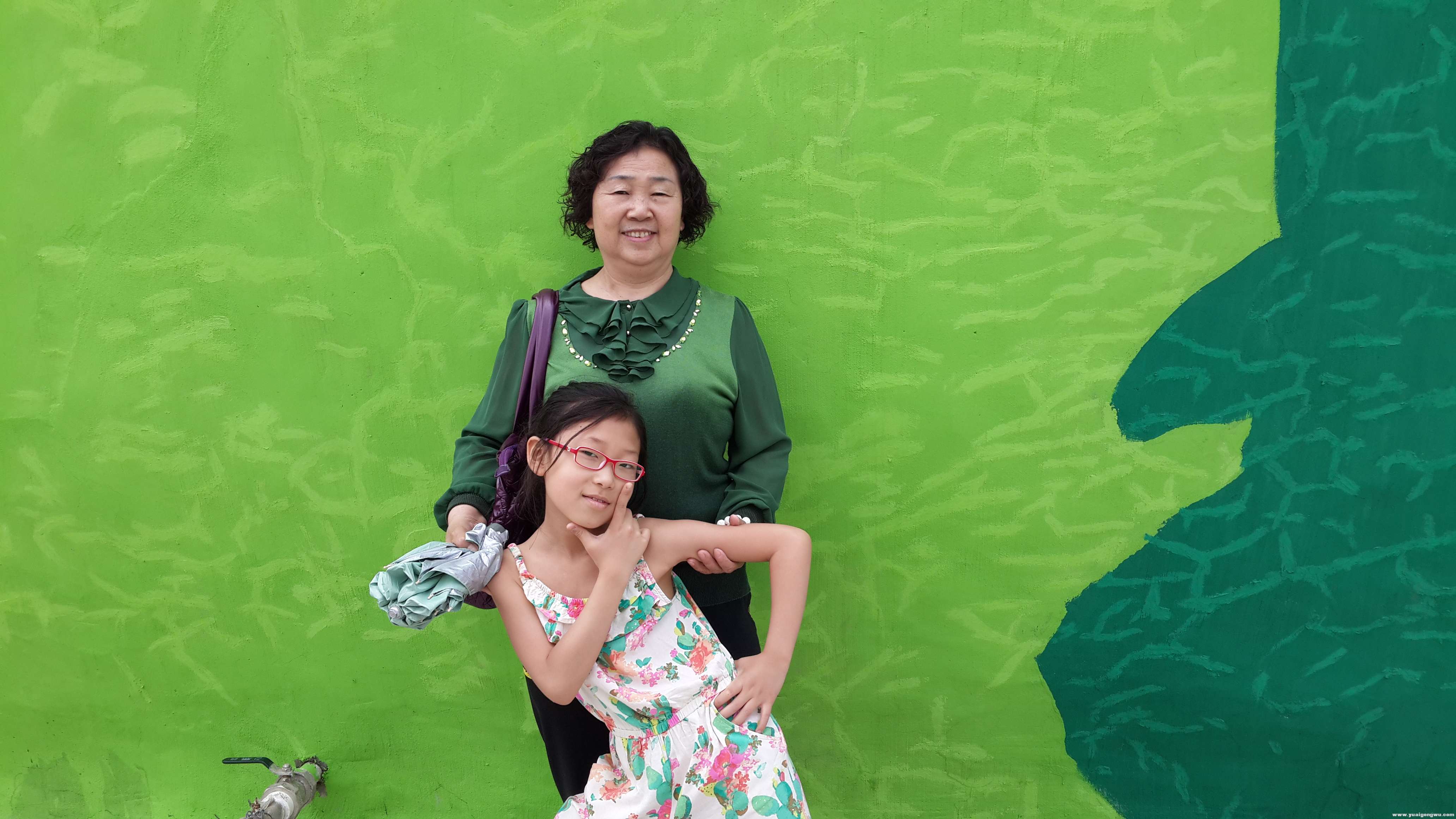 2015年5月妈妈和我女儿在游乐场